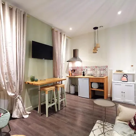 Marcelle Lender, Cosy Apartament